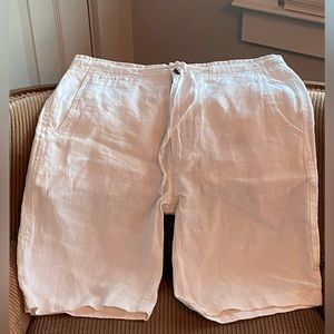 NWT Report Heritage Collection, 100% sift Linen, white shorts. Size 31.